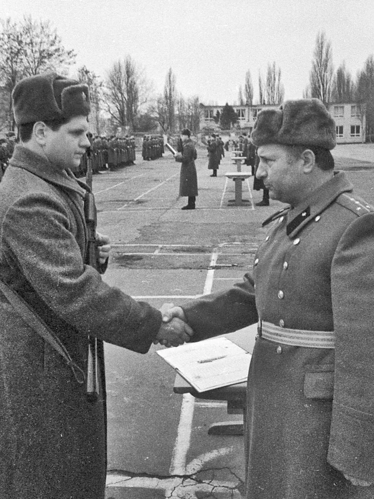 Армейский альбом: ГСВГ и погранвойска — старая фотография до восстановления