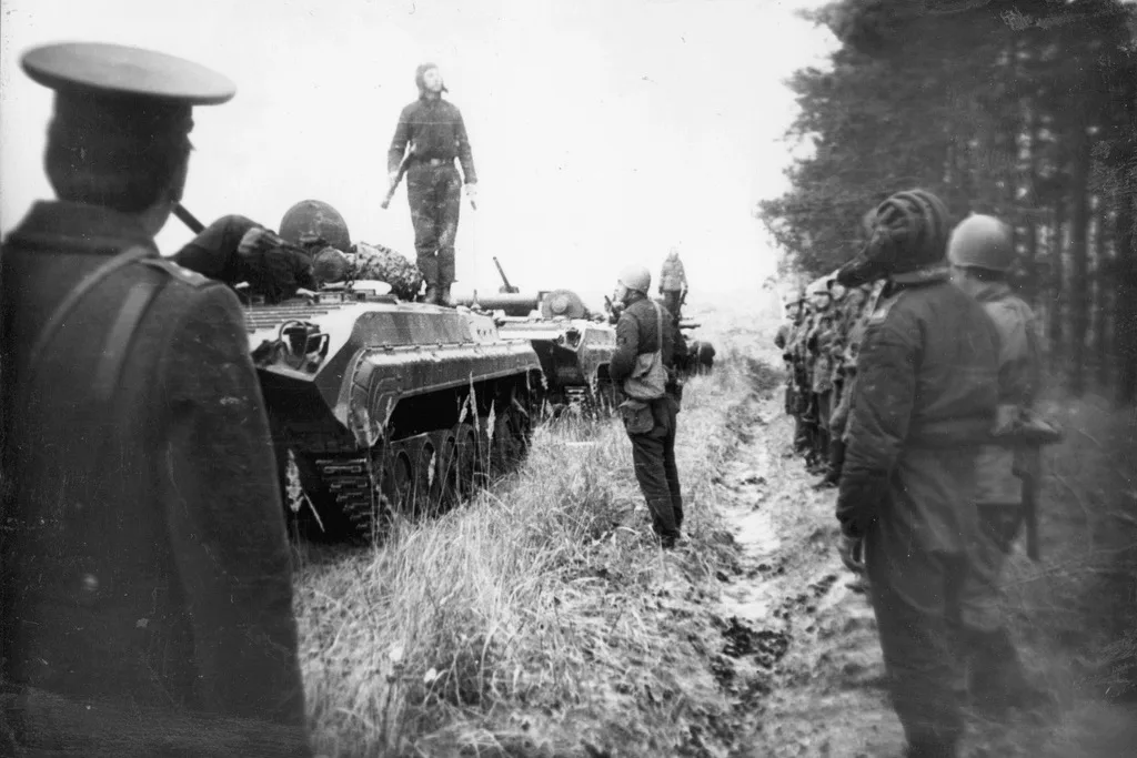 Армейский альбом: ГСВГ и погранвойска — фотография до восстановления, другой пример