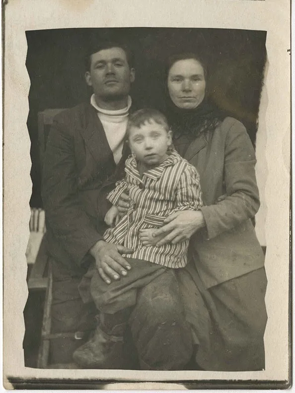Если кадр получился слишком темным — старая фотография до восстановления