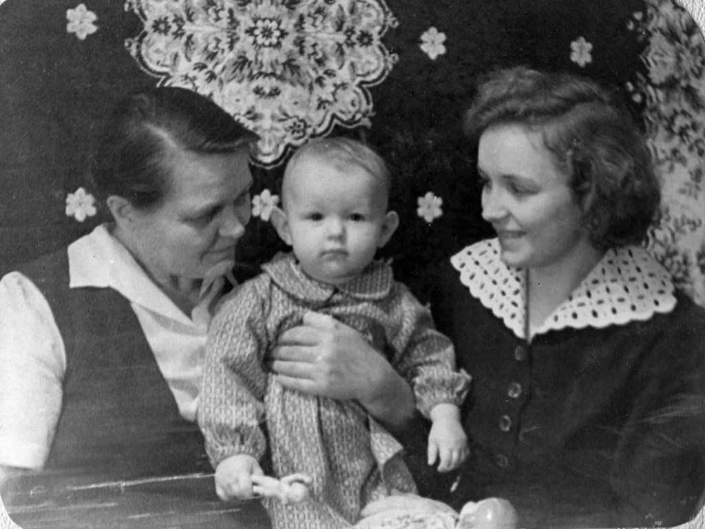 Почему наш сервис надежнее бесплатных ботов — старая фотография до восстановления