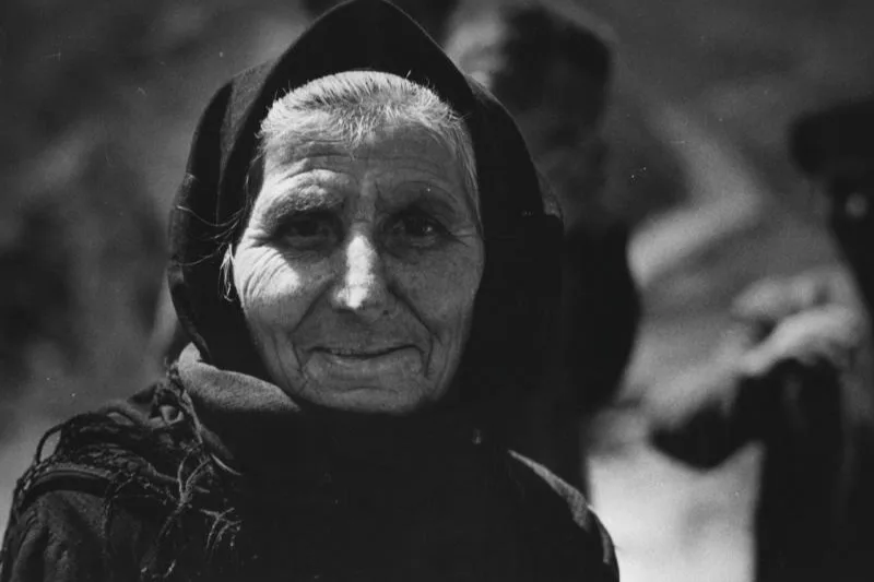 Простой интерфейс с крупным шрифтом — старая фотография до восстановления