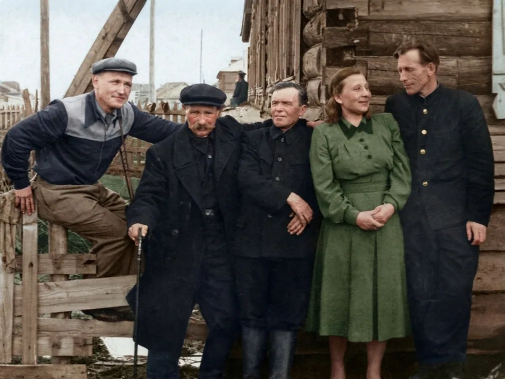 Разбор: разбираем коробки с антресолей — фотография после восстановления, возвращены цвет и резкость
