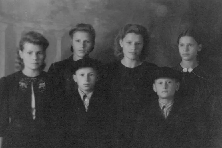 Разбор: выравниваем горизонт и обрезаем поля — старая фотография до восстановления