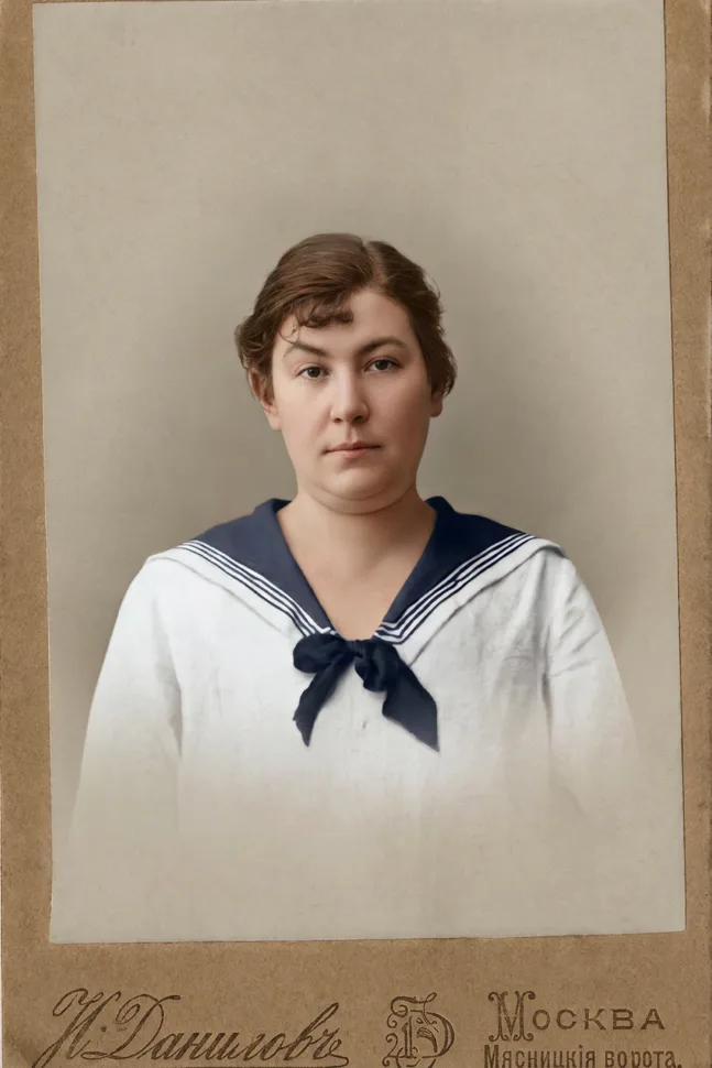 Сборка генеалогического древа — фотография после восстановления, возвращены цвет и резкость
