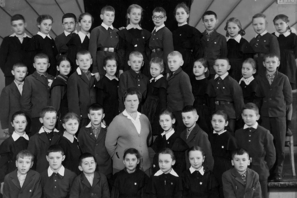 Школьные виньетки: чтобы каждый был узнан — фотография до восстановления, другой пример