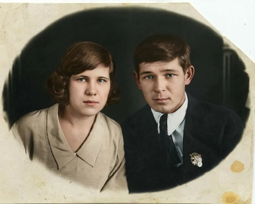 Снимок порвался пополам — фотография после восстановления, возвращены цвет и резкость