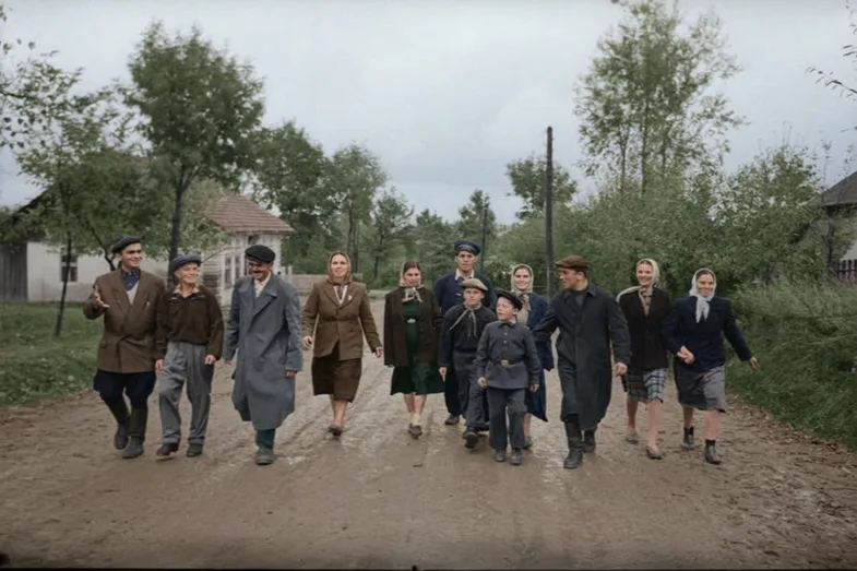 Совет: снимок порвался пополам — фотография после восстановления, возвращены цвет и резкость